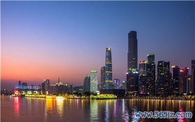 迎来欢乐时光的壮熊会所